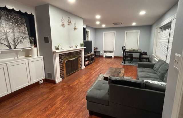 Charming 3BR House in Westborough Gallery 4