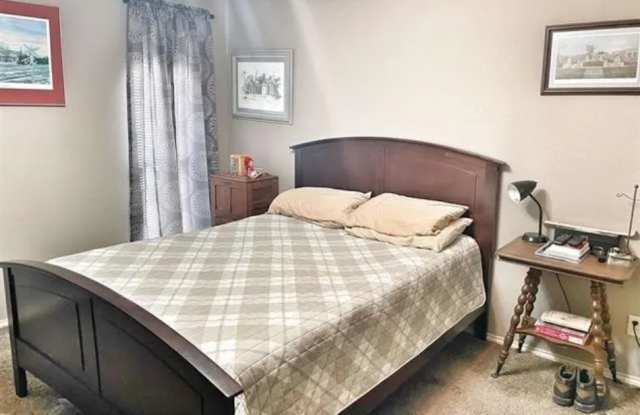 6044 Laura Ln Gallery 2