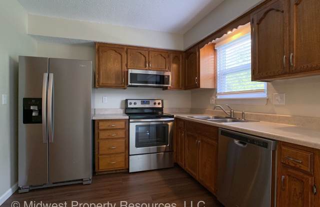 303 NE Timbercreek Dr Gallery 3