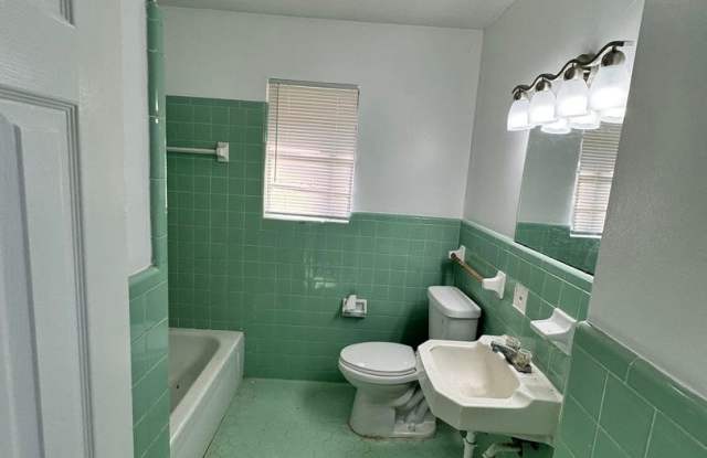 3 Bed 1.5 Bath Brick House Gallery 4