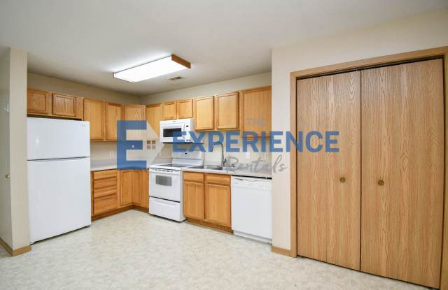 Beautiful 3-Bedroom Brandon Condo with Spacious Living Area & Deck! Gallery 4