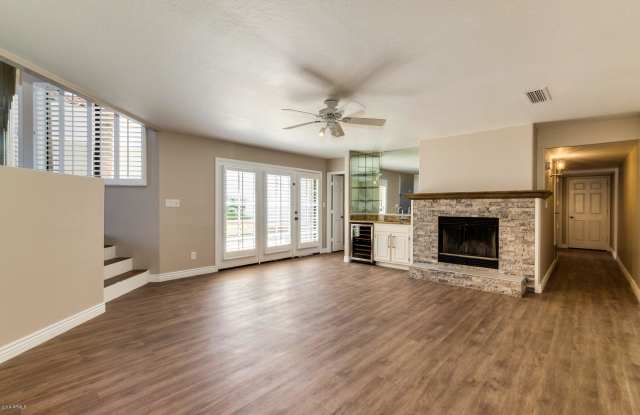 7176 N VIA DE AMIGOS -- Gallery 4
