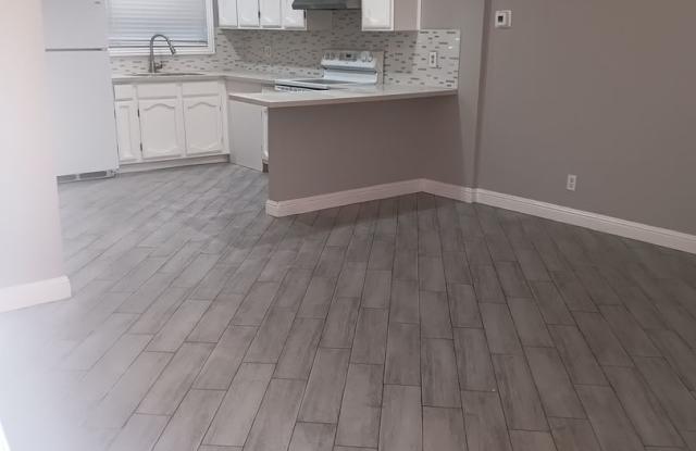 COMING SOON!!  12/3/2026 ADORABLE 1 BED/1 BATH/ 1 CAR Gallery 4