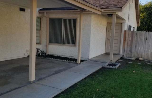 13 Abrazo Drive - 13 Abrazo Drive, Camarillo, CA 93012