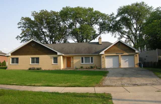 830 Greenview Road - 830 Greenview Road, Itasca, IL 60143