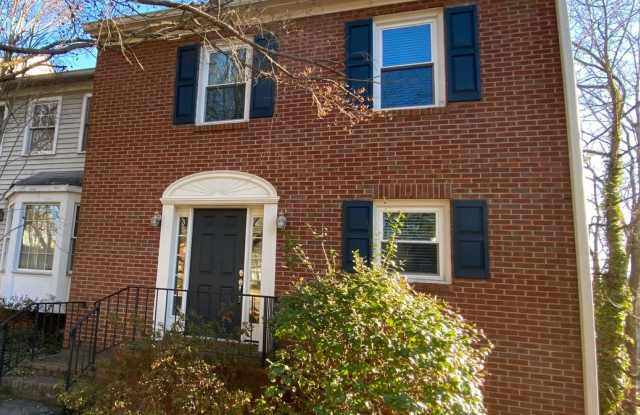 Well Maintained 2 Bedroom 2.5 Bath Townhome in Great Marietta Location w/ a Unfinished Basement photos photos
