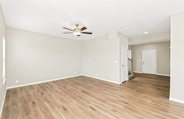 4 Bedroom in Blue Springs, MO! Gallery 3