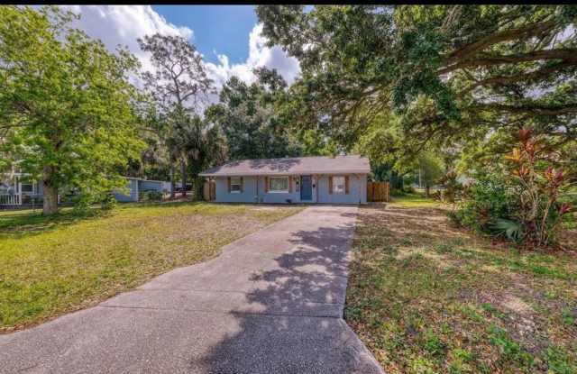 2122 Lake Blvd - 2122 Lake Boulevard, Inwood, FL 33881