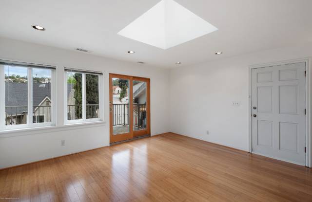 3434 Fernwood Avenue Gallery 2