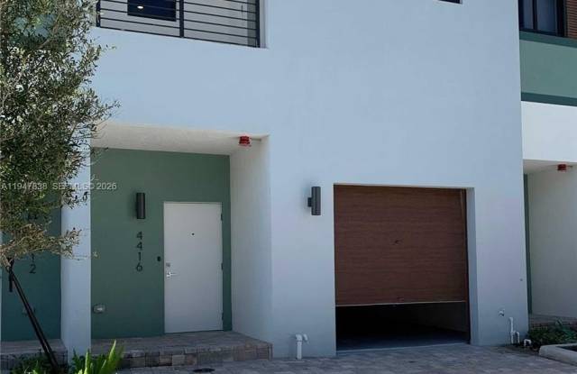 4416 NW 9th St photos photos