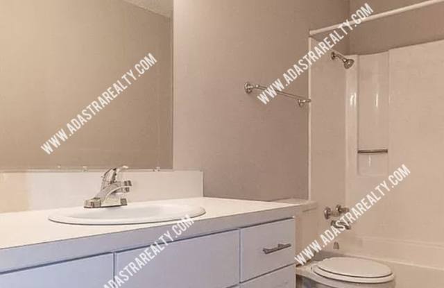 Beautiful and Spacious Townhome in LAWRENCE-Available in MAY!! photos photos