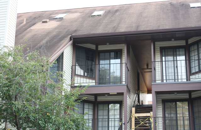 Crofton 2 bed , 2 bath, 2 level condo - 1611 Airy Hill Court, Crofton, MD 21114