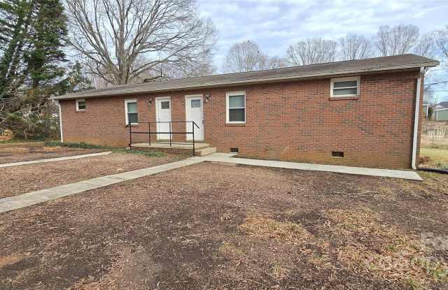 804 3rd Avenue SW - 804 3rd Avenue Southwest, Conover, NC 28613