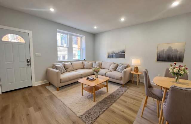 Renovated 3BR/1.5bath House in South Philly! Gallery 1