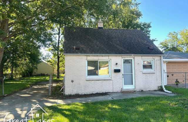 Cozy 1 bedroom / 1 bathroom bungalow now available for rent! Gallery 1