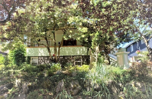 5833 Woodlawn Ave N photos photos