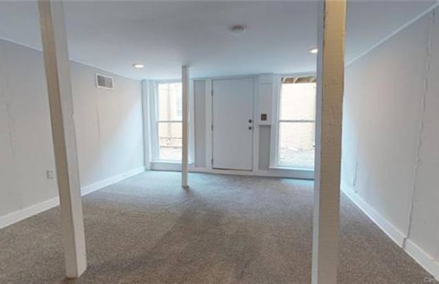 Amazing light filled studio apartment on the Trolley line in the historic Elizabeth neighborhood! Gallery 4