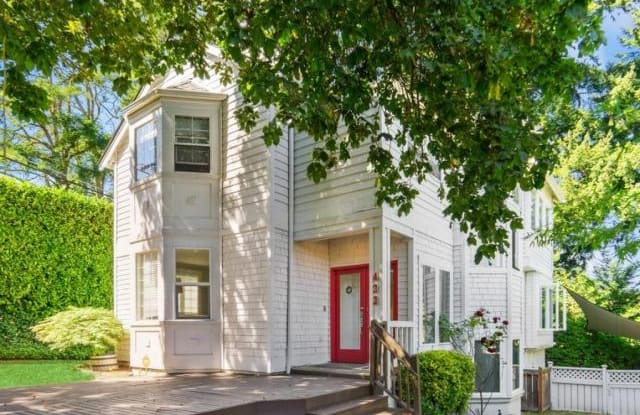 422 W Ray St - 422 West Raye Street, Seattle, WA 98119