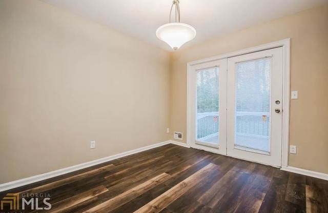 Room in 5 Bedroom Home at Reba Rd photos photos