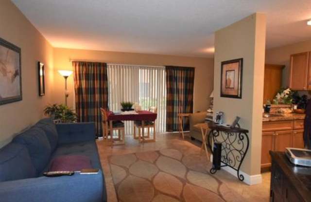 1284 The Pointe Drive Gallery 3