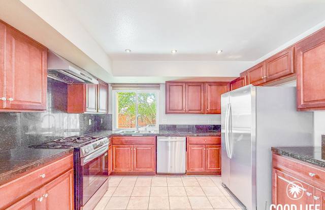 Bright 3B/2BA Condo in La Jolla with Spacious Kitchen and Dual Vanity Primary Bath photos photos