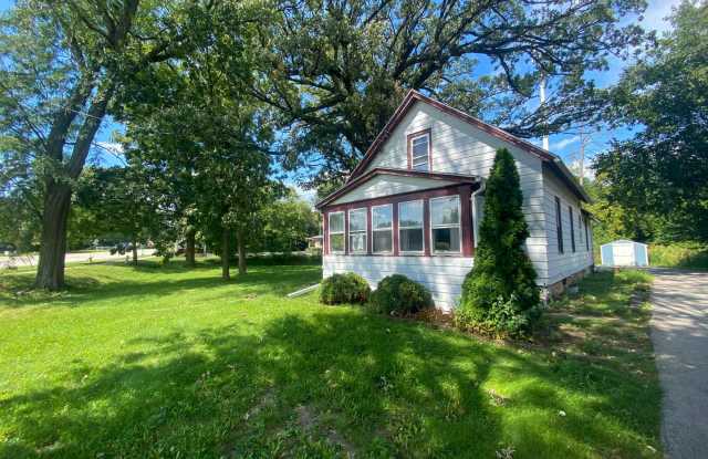 3 Bedroom Single Family - 1436 East Racine Avenue, Waukesha, WI 53186