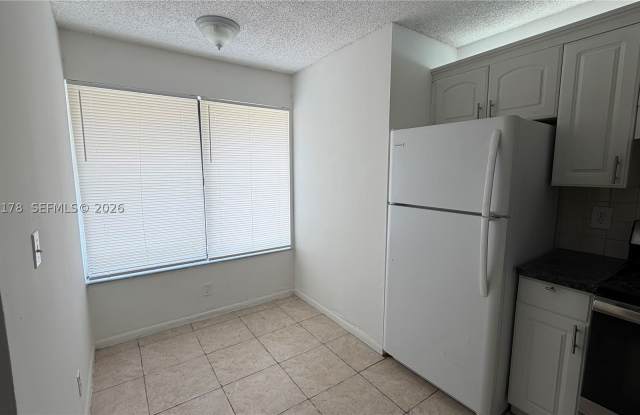 2550 Riverside Dr Gallery 4