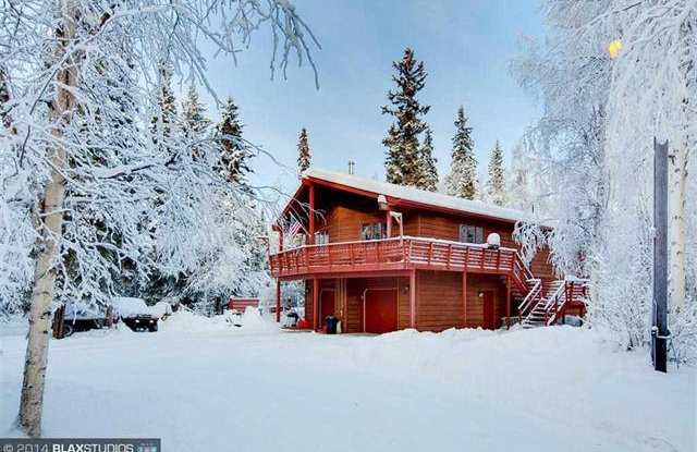 Large 3 Bed, 2 1/2 Bath, 2 Car Garage in North Pole! photos photos