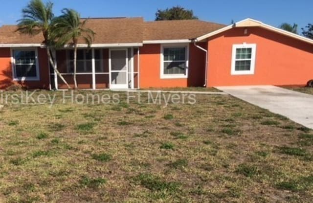 112 Stafford Place - 112 Stafford Place, Lehigh Acres, FL 33936