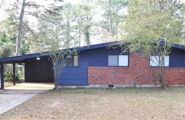 2351 Pinewood Drive Gallery 1