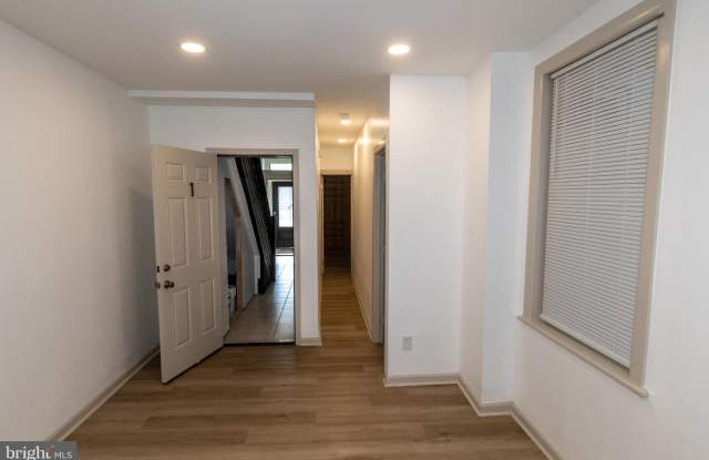 907 BELMONT Avenue Gallery 4