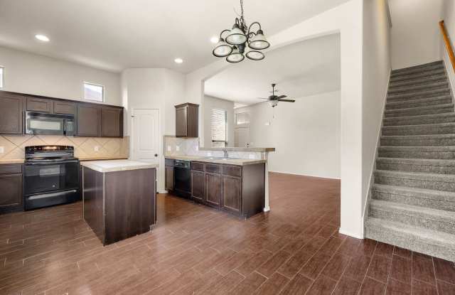 AVAILABLE NOW! Nice 3 Bedroom Duplex located in New Braunfels! Gallery 4