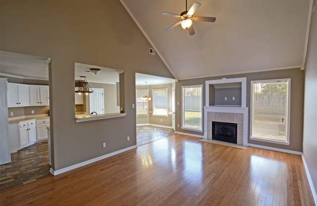 5 bed, 3 bath in Bartlett Gallery 4