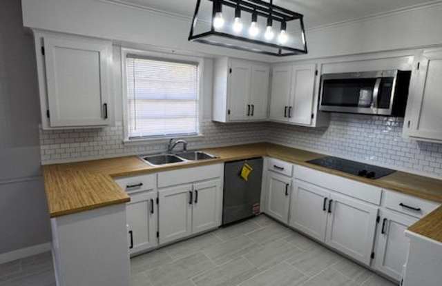 2034 Hycrest Drive - 2034 Hycrest Drive, Broken Arrow, OK 74014