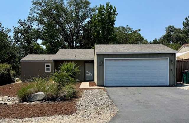 Charming 3-Bedroom Home in Peaceful Sonora Neighborhood - 19200 Sunny Circle, East Sonora, CA 95370