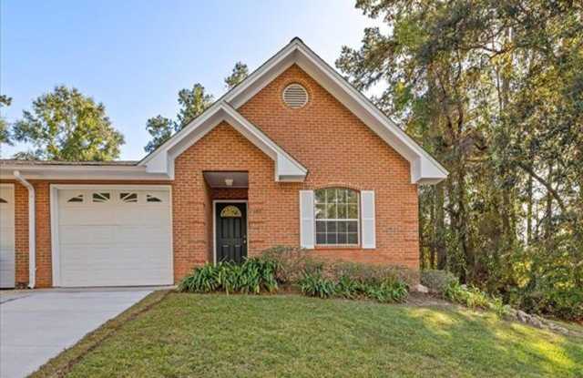 East Tallahassee Brick Townhome With One Car Garage photos photos
