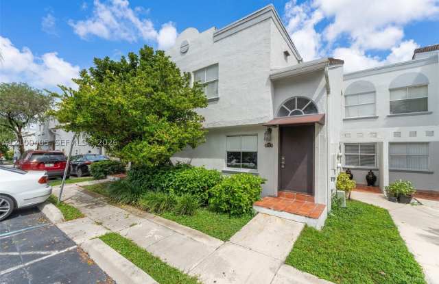 4737 NW 97th Ct Gallery 2