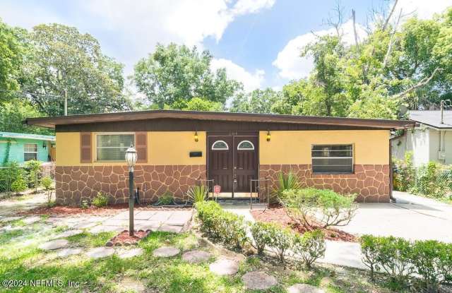 284 E 47TH Street - 284 East 47th Street, Jacksonville, FL 32208 284 E 47TH Street - 284 East 47th Street, Jacksonville, FL 32208