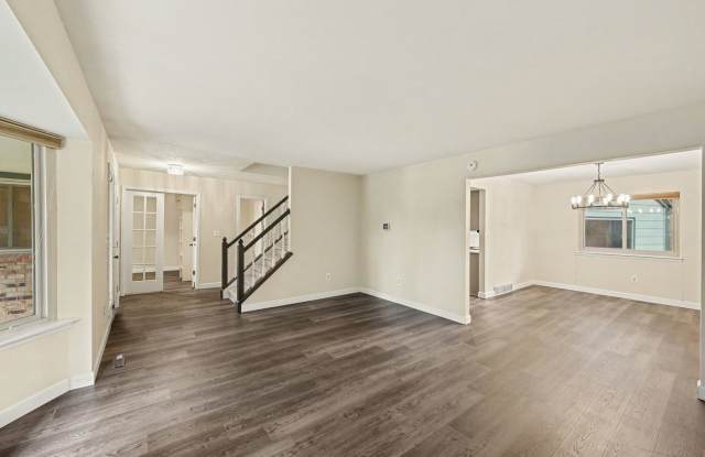 Highly Desirable 4 bed/ 4 bath with Indoor Pool - Available NOW Gallery 4