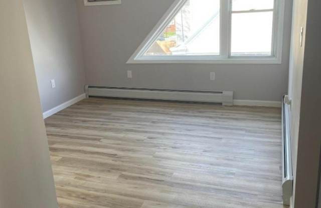 454 E 31St St photos photos