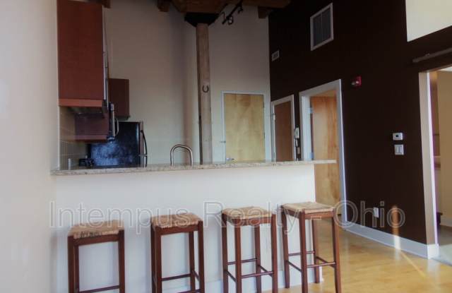 150 E Main St Gallery 4