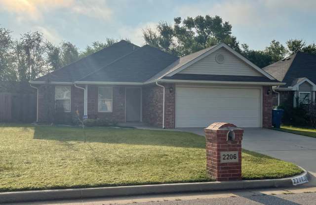 Newcastle Schools, great floor plan and neighborhood! New paint and carpet! photos photos