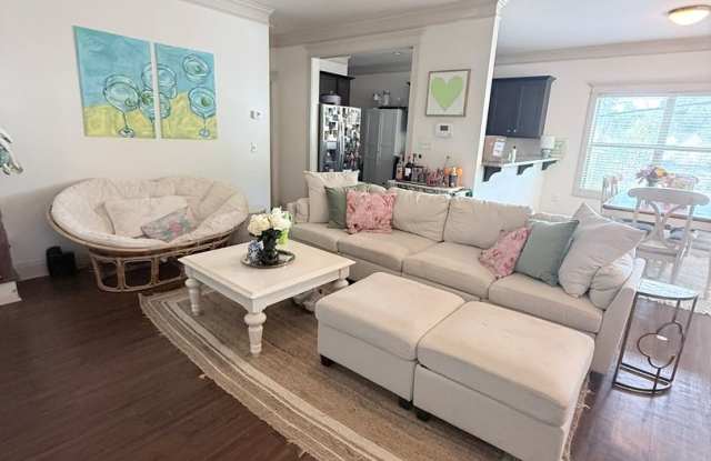 Spacious 5BR/5BA Athens Home with LVP Flooring & Stainless Steel Appliances Gallery 4
