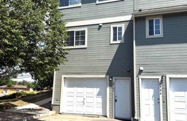Gorgeous 3 bed/2.5 bath townhome in Welby Glen photos photos
