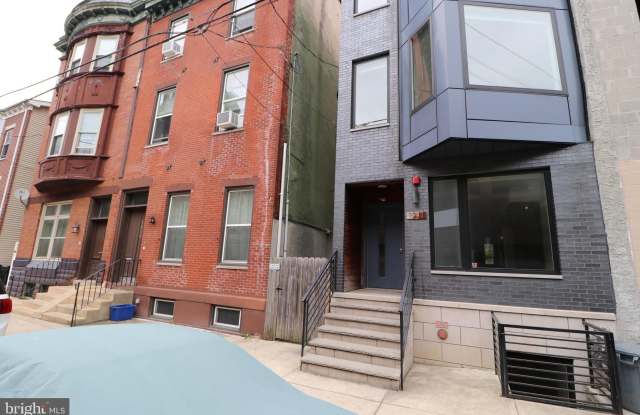 1211 N FRANKLIN Street unit: 2 photos photos