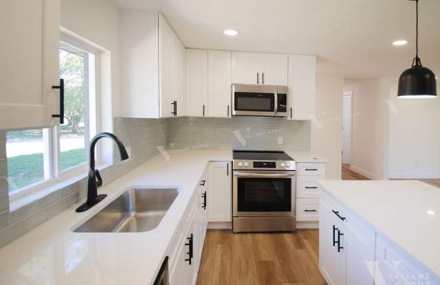 Beautifully Renovated 3-Bedroom Rental in South Springfield with Contemporary Finishes photos photos Beautifully Renovated 3-Bedroom Rental in South Springfield with Contemporary Finishes photos photos