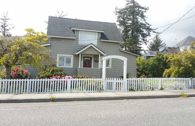 In-town Cottage - 445 Caines Street, Friday Harbor, WA 98250