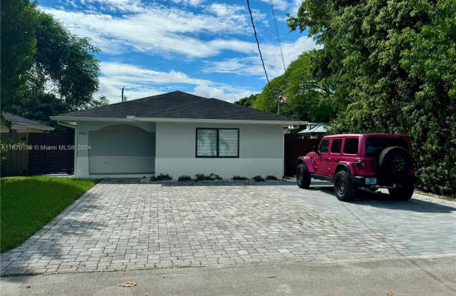 8814 SW 126th Ter - 8814 Southwest 126th Terrace, Kendall, FL 33176