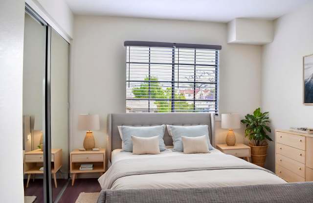 1010 Raleigh Apartments Gallery 2