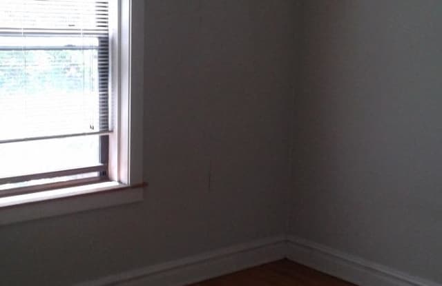 7235 North Sheridan rd. Gallery 2
